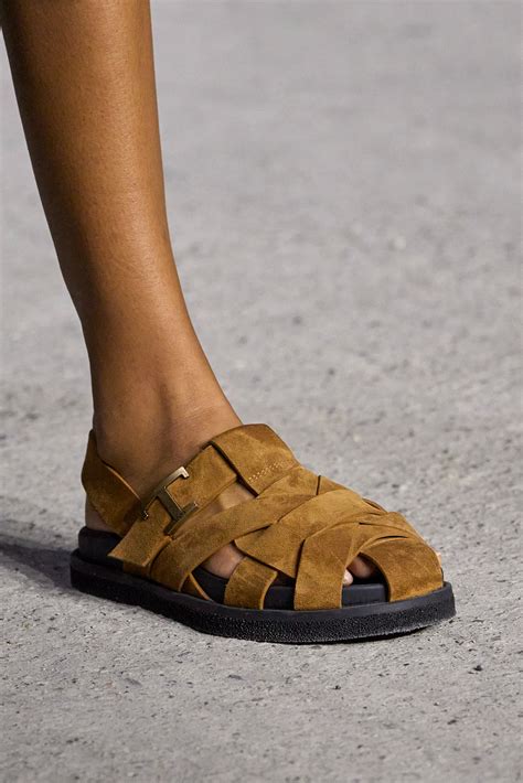 5 Best Men's Sandal Trends for 2024: Slides, Clogs  